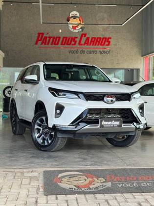TOYOTA HILUX SW4 2.8 D-4D TURBO DIESEL SRX PLATINUM 7L 4X4 AUTOMÁTICO
